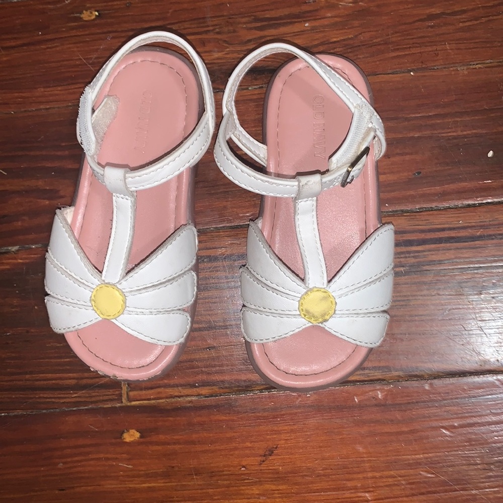 9c Toddler babygirl flower summer spring sandals Old navy good condition